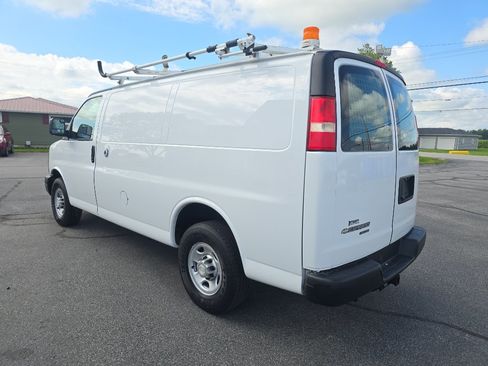 Used 2015 Chevrolet Express 2500 RWD image 8