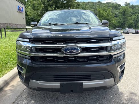 Used 2024 Ford Expedition Limited AWD/4WD image 2