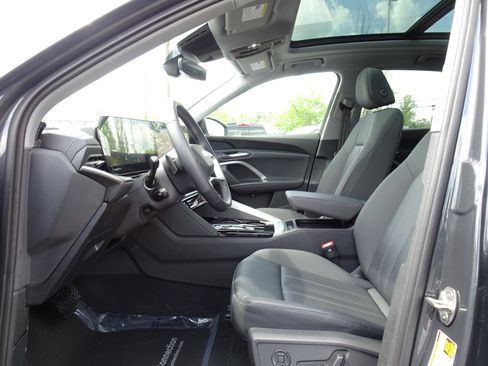 Certified 2025 Audi Q5 Premium w/ Convenience Package AWD/4WD image 9