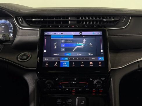 Used 2023 Jeep Grand Cherokee L Limited w/ Black Appearance Package AWD/4WD image 22