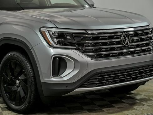 Certified 2024 Volkswagen Atlas SE image 2