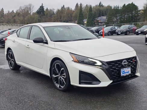 Certified 2023 Nissan Altima 2.5 SR w/ SR Premium Package image 3