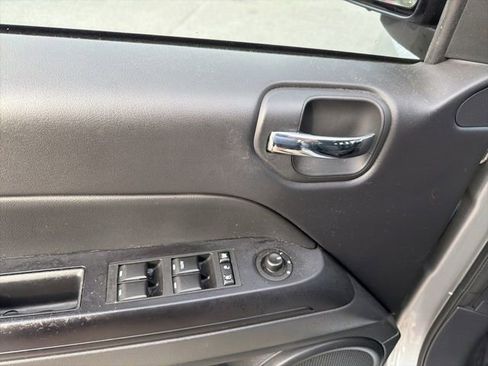 Used 2016 Jeep Compass Sport w/ Power Value Group image 5