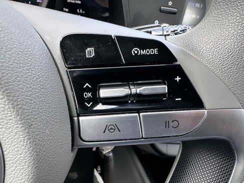Used 2023 Hyundai Elantra SE FWD image 17