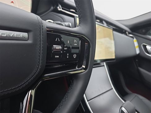 New 2026 Land Rover Range Rover Velar Dynamic SE image 19