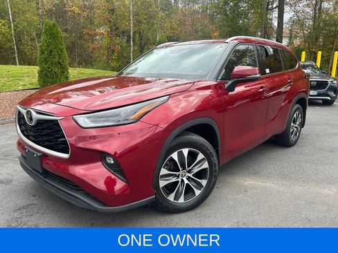 Used 2022 Toyota Highlander XLE image 1