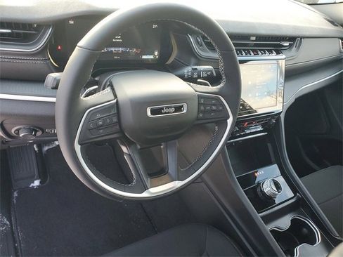 New 2025 Jeep Grand Cherokee Laredo X w/ Luxury Tech Group I image 17