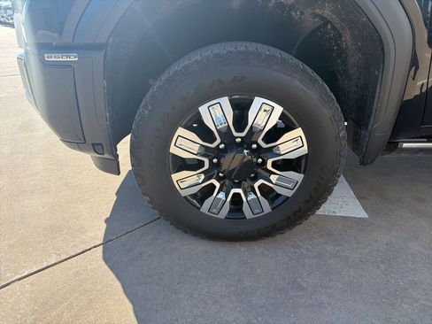 Used 2024 GMC Sierra 2500 Denali w/ Denali Reserve Package image 9