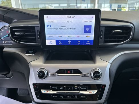 Used 2022 Ford Explorer XLT w/ Equipment Group 202A RWD image 13