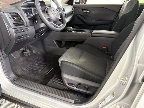 Used 2023 Nissan Rogue SV image 9