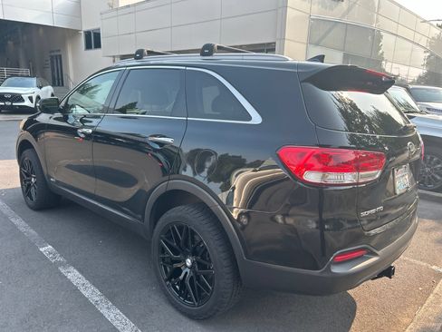 Used 2018 Kia Sorento AWD image 9