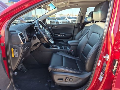 Used 2022 Kia Sportage EX image 11