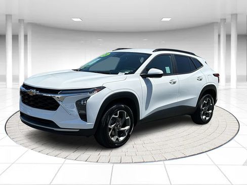 Used 2024 Chevrolet Trax LT FWD image 1