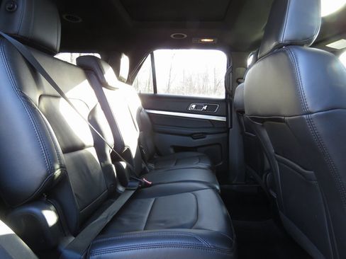 Used 2018 Ford Explorer XLT w/ Equipment Group 202A image 16