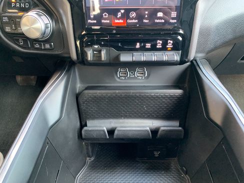 Used 2023 RAM 1500 Laramie AWD/4WD image 19