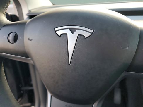 Used 2025 Tesla Model Y Long Range image 27