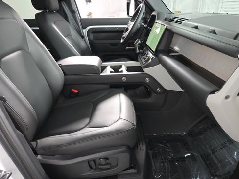 New 2026 Land Rover Defender 110 X-Dynamic SE AWD/4WD image 3