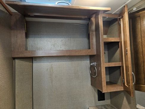 Used 2018 Ford E-450 and Econoline 450 Super Duty w/ Motorhome Prep Package image 31