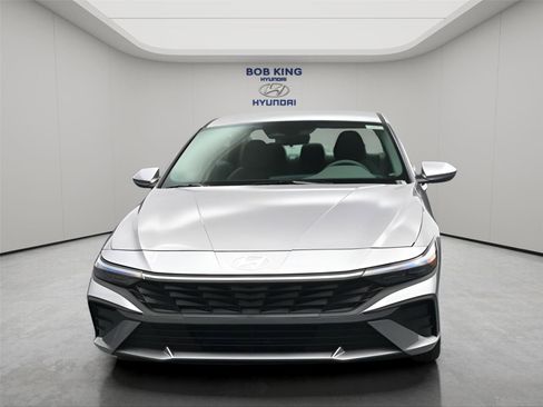 New 2026 Hyundai Elantra SE FWD image 19