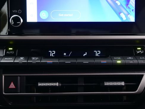 Used 2025 Toyota Camry LE image 19