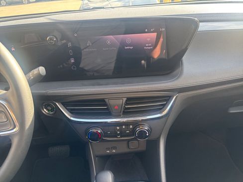 Used 2025 Buick Encore GX Preferred image 17