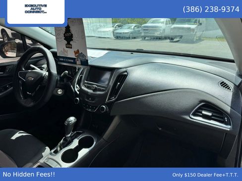 Used 2019 Chevrolet Cruze LT image 17