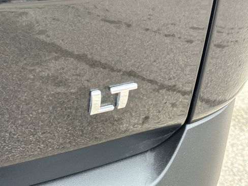 Used 2023 Chevrolet Traverse LT image 9