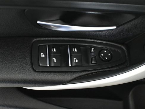 Used 2018 BMW 320i xDrive Sedan w/ Convenience Package image 30