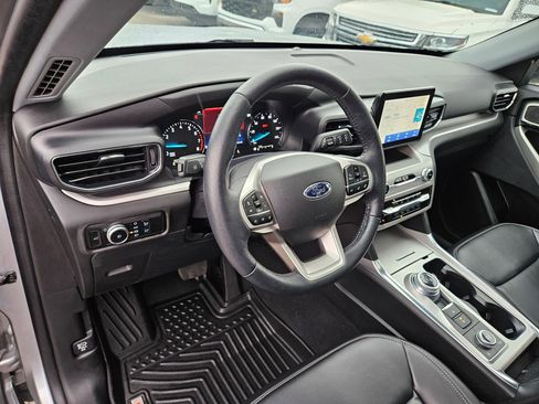 Used 2023 Ford Explorer XLT w/ Equipment Group 202A AWD/4WD image 14