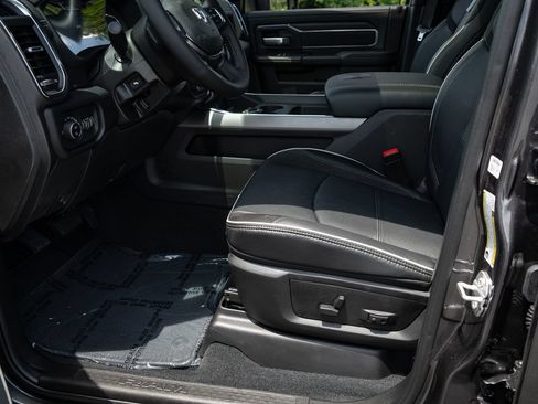 New 2026 RAM 3500 Laramie AWD/4WD image 31