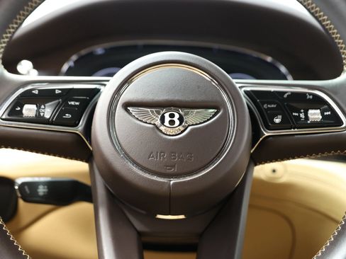 Used 2021 Bentley Bentayga AWD/4WD image 27
