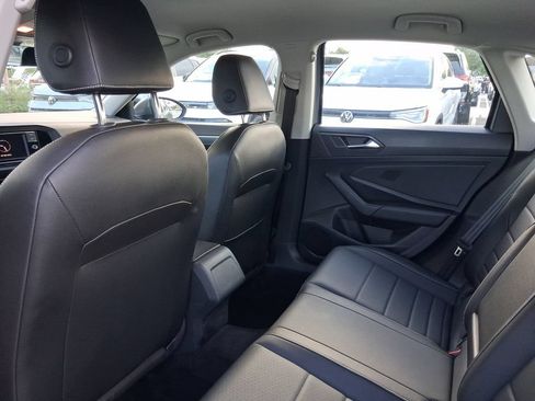 Used 2023 Volkswagen Jetta SE FWD image 15