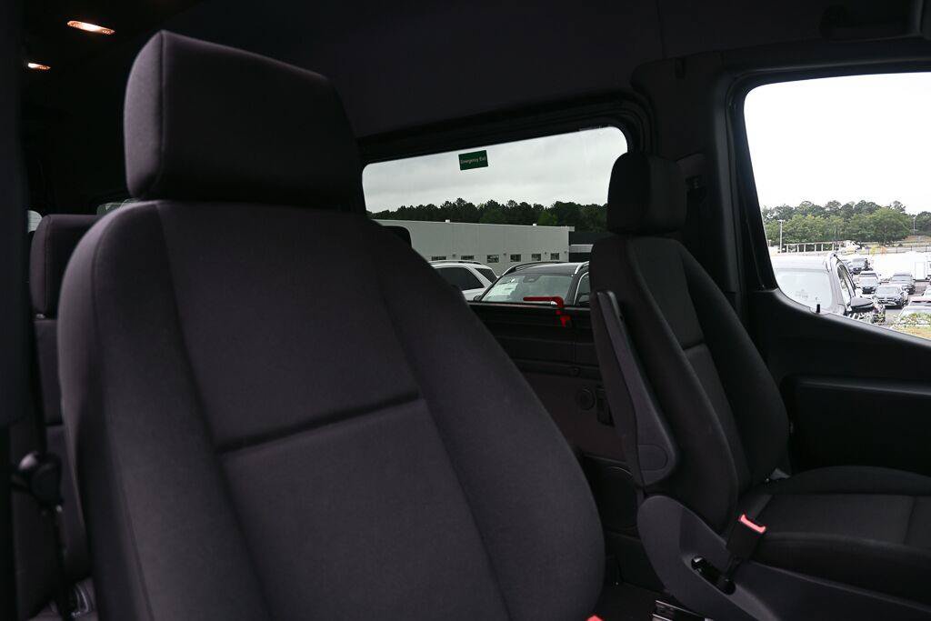 Used 2025 Mercedes-Benz Sprinter 2500 image 12