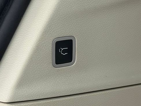 Used 2017 Chrysler Pacifica Touring image 17