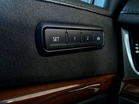 Used 2019 Cadillac Escalade Luxury AWD/4WD image 23
