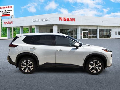 Certified 2021 Nissan Rogue SV w/ Premium Package FWD image 5