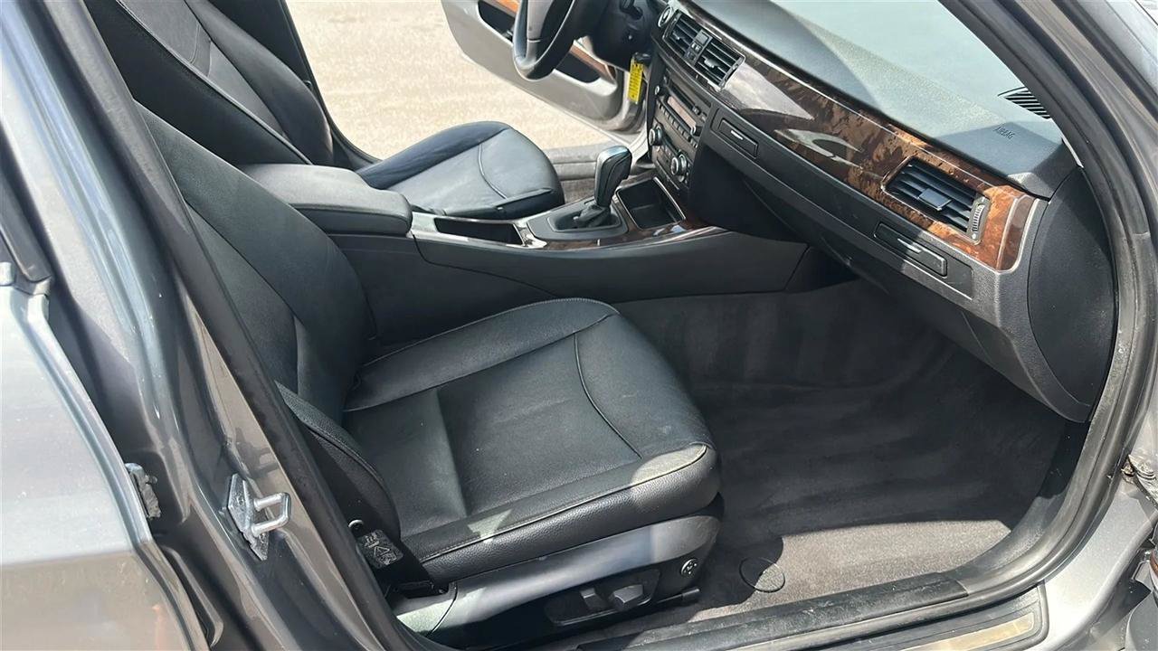 Used 2011 BMW 328i xDrive Sedan AWD/4WD image 30
