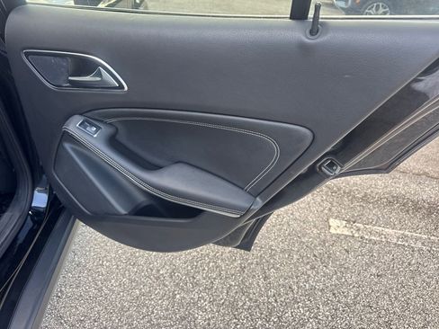 Used 2018 Mercedes-Benz GLA 250 4MATIC w/ Premium Package image 16