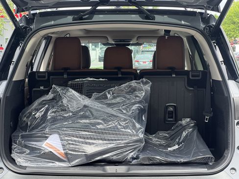 New 2026 Nissan Pathfinder Platinum FWD image 22