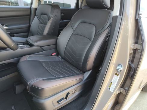 Used 2025 Nissan Pathfinder Platinum w/ Cargo Package image 20