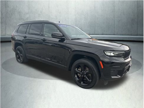 Used 2022 Jeep Grand Cherokee L Laredo image 9