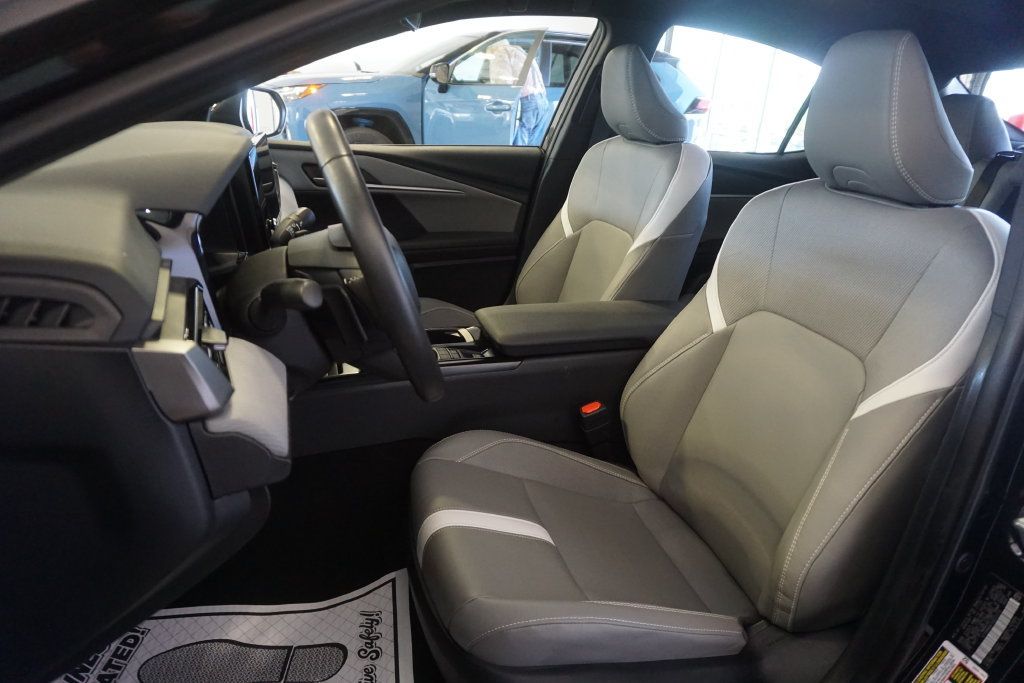 Used 2025 Toyota Camry SE AWD/4WD image 17