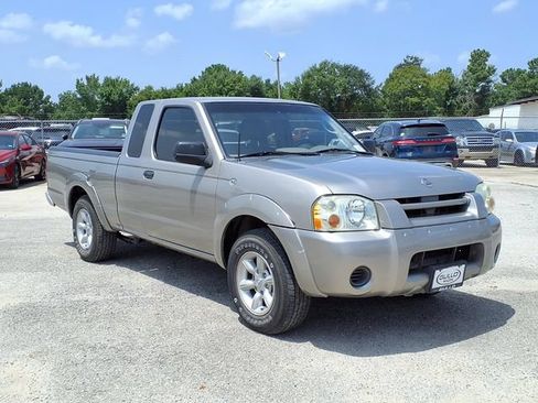 Used 2004 Nissan Frontier XE w/ (VTP) Value Truck Pkg RWD image 4