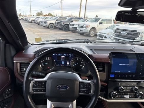 Used 2024 Ford Expedition Limited image 10