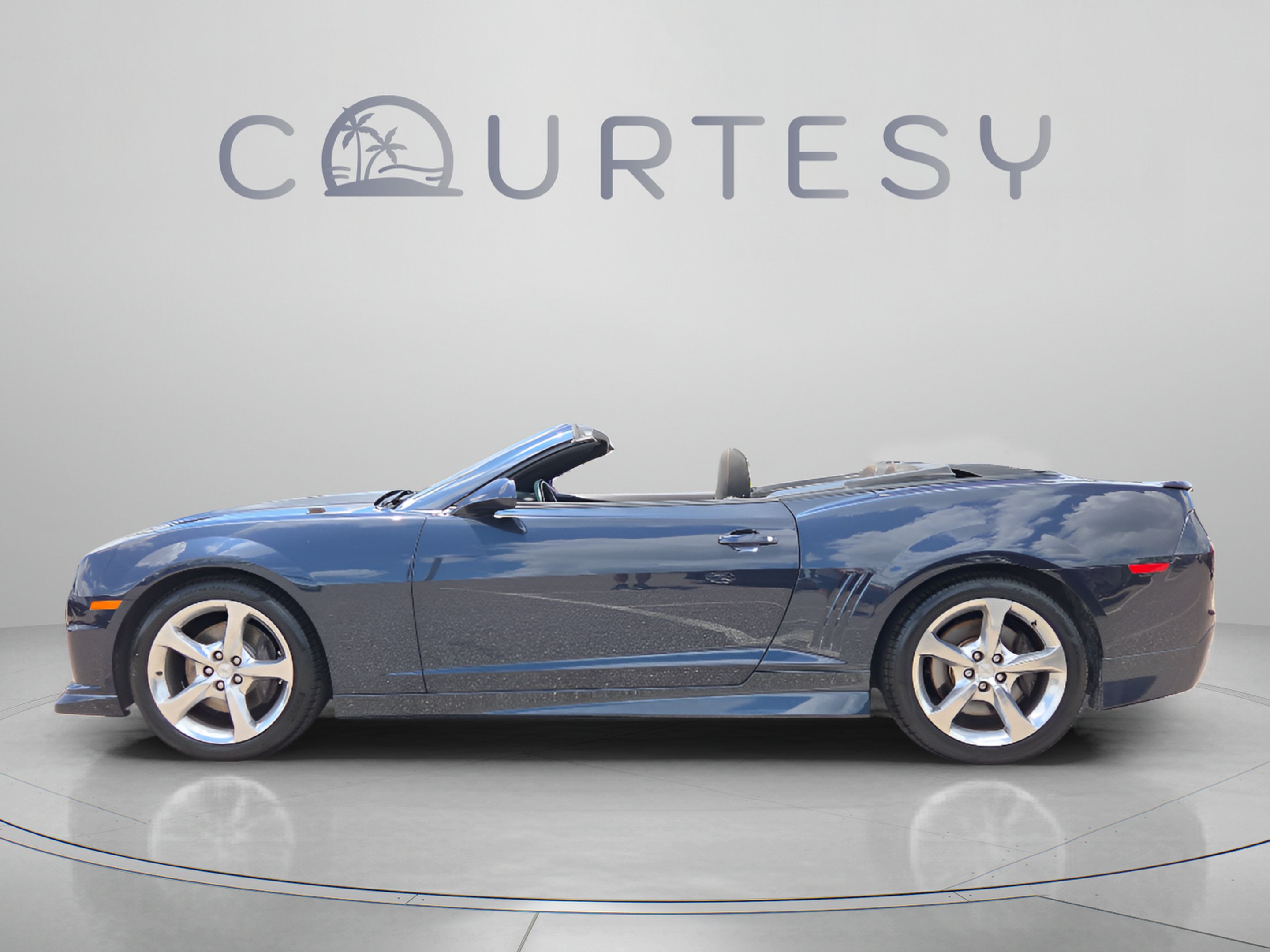 Used 2013 Chevrolet Camaro SS RWD image 2