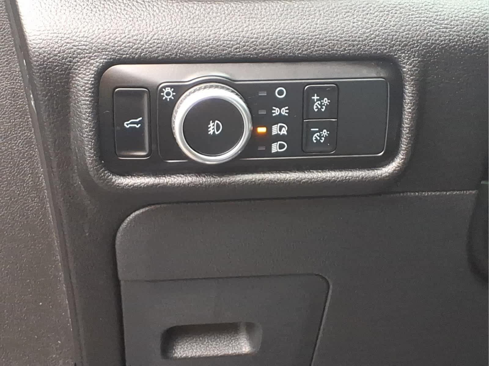 Used 2023 Ford Explorer XLT w/ Equipment Group 202A AWD/4WD image 13