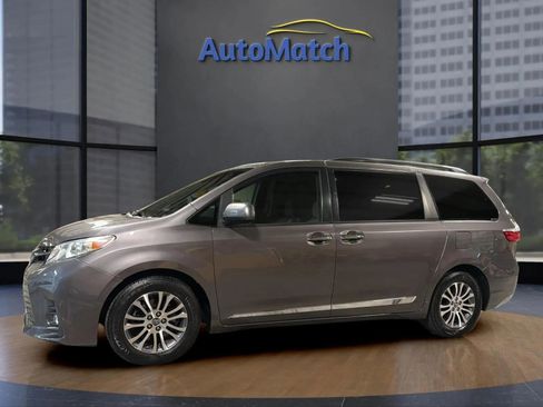 Used 2019 Toyota Sienna XLE w/ XLE Navigation Package image 6