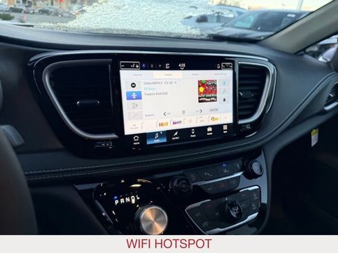 New 2026 Chrysler Pacifica Select image 25