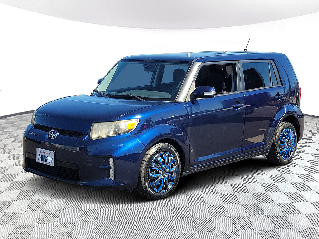 Used 2014 Scion xB FWD image 2