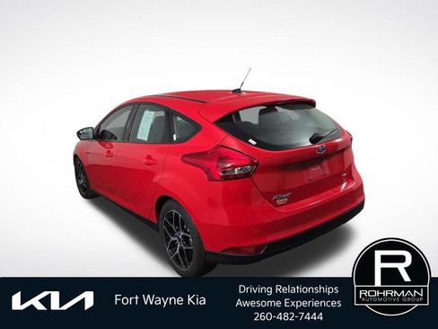Used 2017 Ford Focus SEL w/ Cold Weather Package FWD image 10